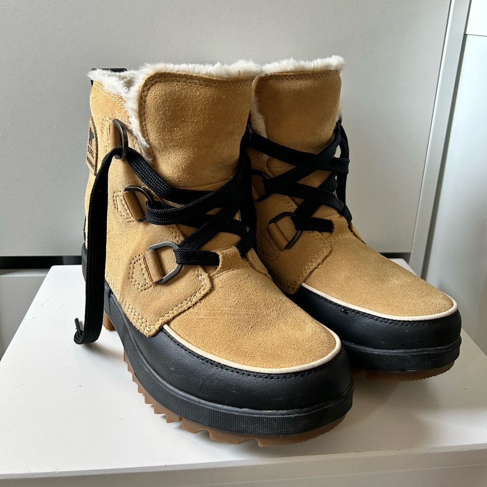 Sorel Women’s Tivoli IV Boot | Size US 9 | Colour: Curry